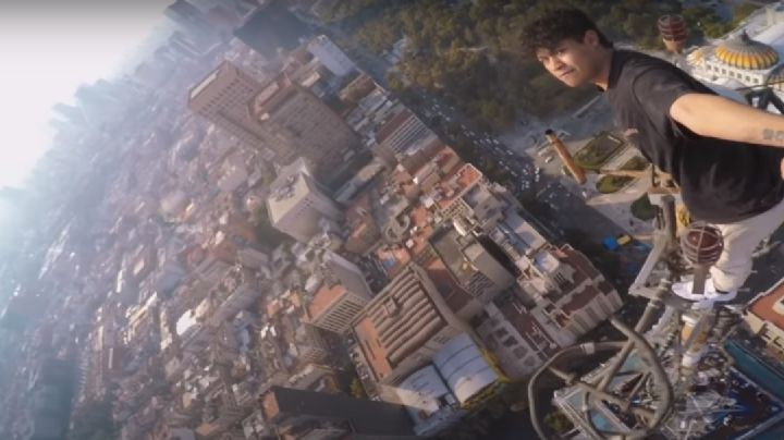 VIDEO: Youtuber escala antena de la Torre Latinoamericana y se vuelve viral