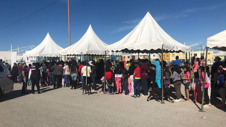 Pese al incidente del desalojo, el evento se llevó a cabo en las calles.