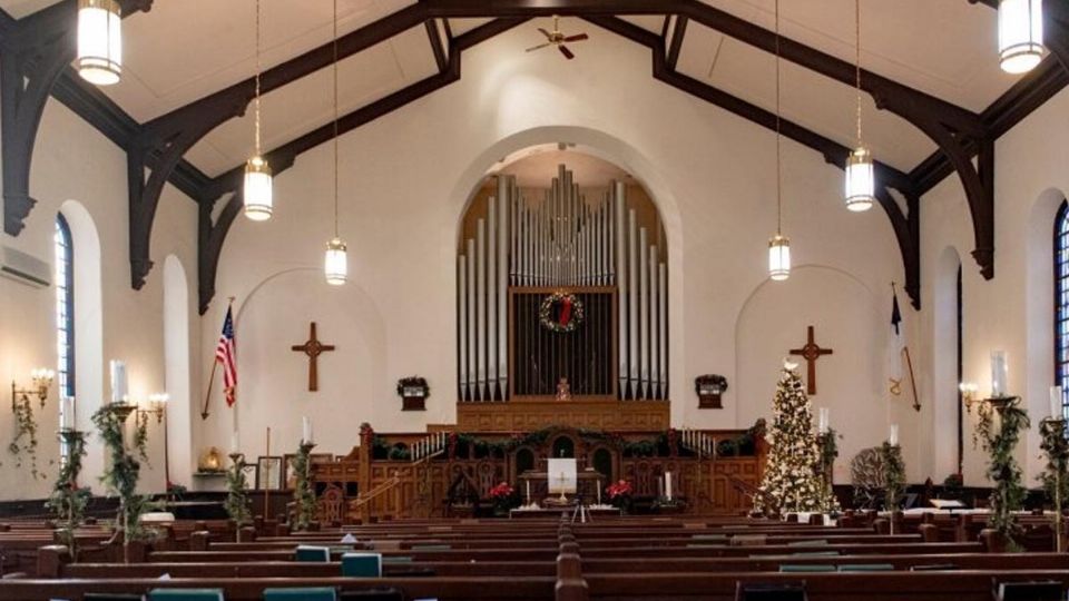 La estructura actual de la iglesia fue construida poco después de la Guerra Civil