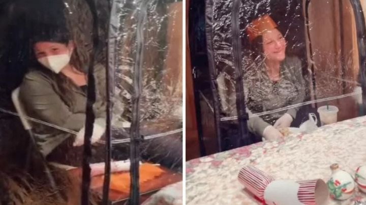 (Video) Joven con covid-19 se 'encierra' en burbuja plástica para cenar en Navidad con su familia