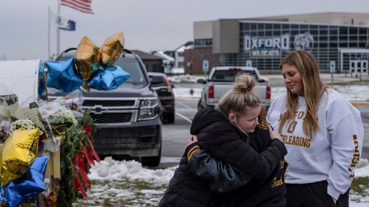 EU: Detienen a los padres del joven acusado del tiroteo en Michigan