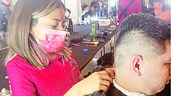 A sus 11 años, Dibenhi Nohemí es una experta en el estilismo