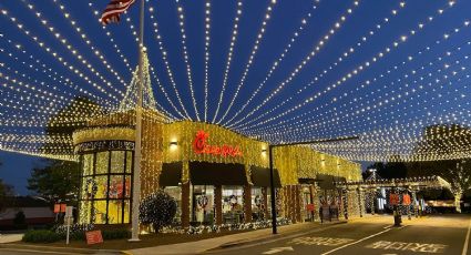 ¡Sorprendente! Chick-fil-A de Georgia adorna sucursal con 500 mil luces navideñas