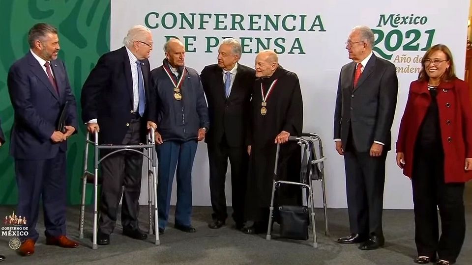 Fueron al ingeniero Francisco José Garaicochea y Petrirena y al arquitecto fray Gabriel Chávez de la Mora.