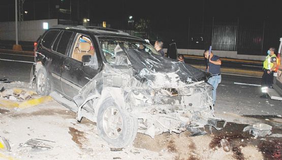 Un hombre maneja ebrio, choca y termina golpeado