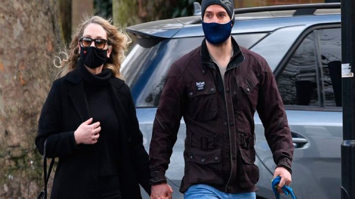 Henry Cavill revela  oficialmente quién es su novia (FOTO)