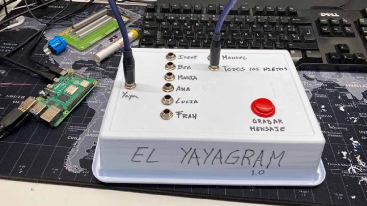 Abuelita batalla con celulares y su nieto le inventa el "yayagram" para comunicarse con su familia