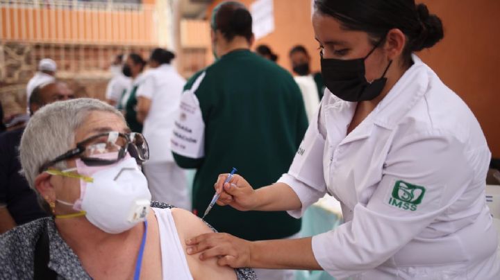 Vacunación a mayores de 60 años contra coronavirus termina esta semana: AMLO