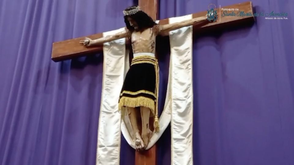 En el en vivo se ve el movimiento de la cabeza del Cristo