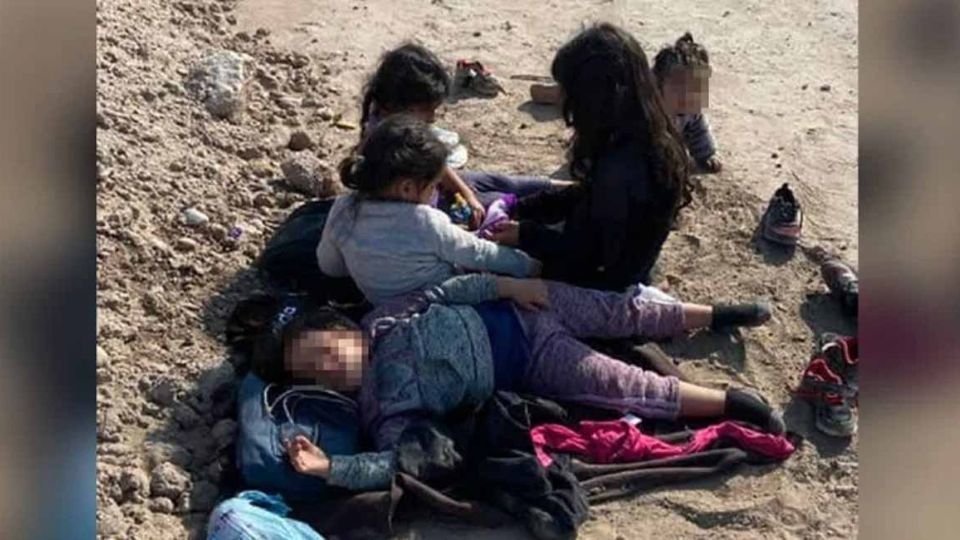 Cinco niñas fueron abandonadas en el desierto