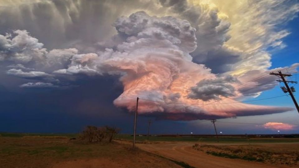 La cazadora de Tormentas Laura Rowe compartió esta imperesionante fotografía de la tormenta que se registró en la región.