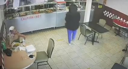 VIDEO: Adolescente abandona a recién nacida en restaurante mexicano