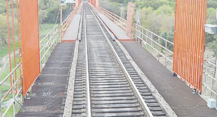 Ven lejano nuevo puente ferroviario en Laredo