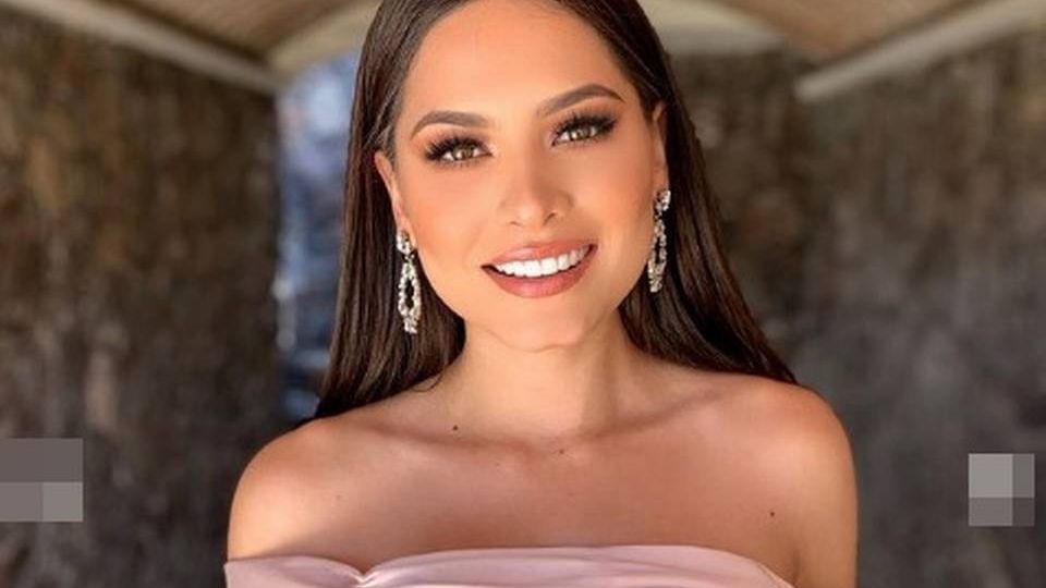 A pesar de las declaraciones sobre su 'mamá Ana Gabriel', la Miss Universo no se inmuta.