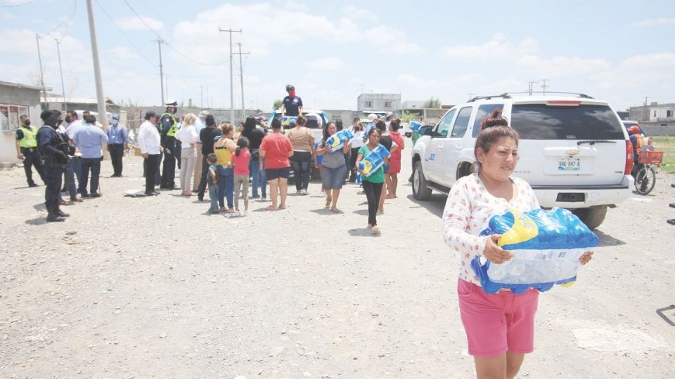 El agua fue donada por ciudadanos de Laredo, Texas.