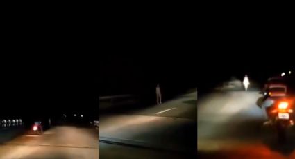 ¿Real o Falso? Captan a un extraterrestre en una carretera