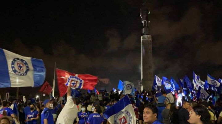 FOTOS: Cruz Azul desata locura en el Monumento a Juárez