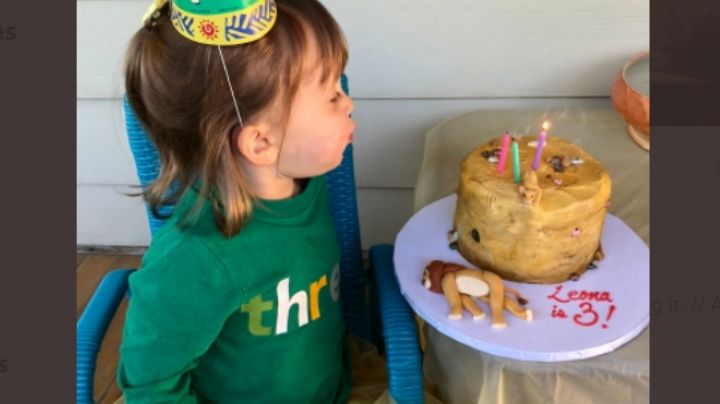 ¡Niña envidiosa! Pide pastel de la muerte de Mufasa, el Rey León, para no compartirlo