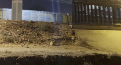 INDIGNANTE VIDEO: a gritos niño migrante suplica que no lo abandonen en la frontera