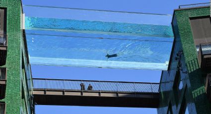 FOTOS: Inauguran la primera piscina flotante a 35 metros de altura, es la Sky Pool