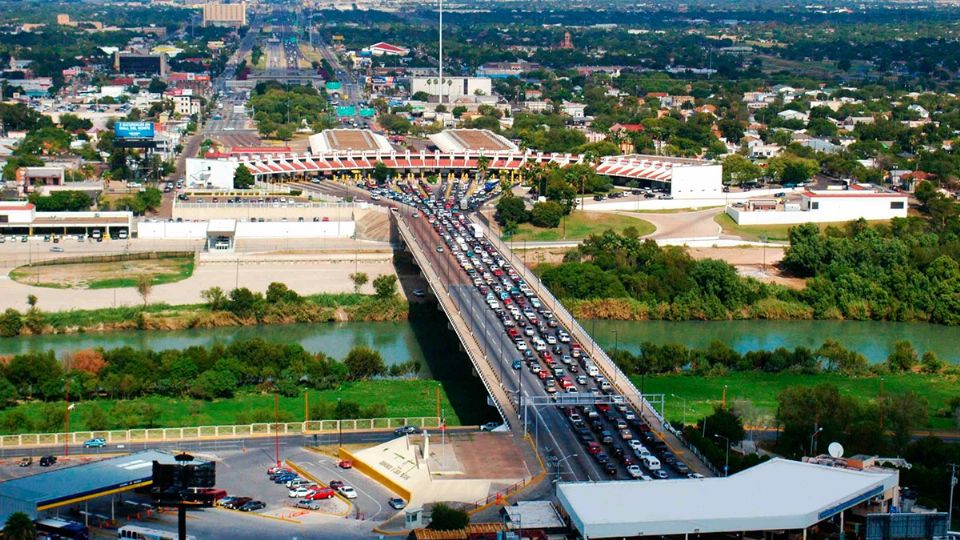 Una mujer intentó pasar a un menor con los papeles de su hija por el puente II