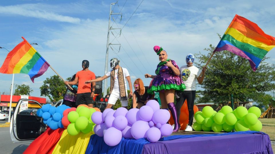 Alzan su bandera la comunidad LGBT+ en Nuevo Laredo