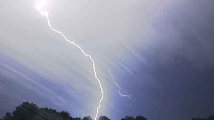 Muere por rayo mientras jugaba futbol durante tormenta dolores en Jalisco