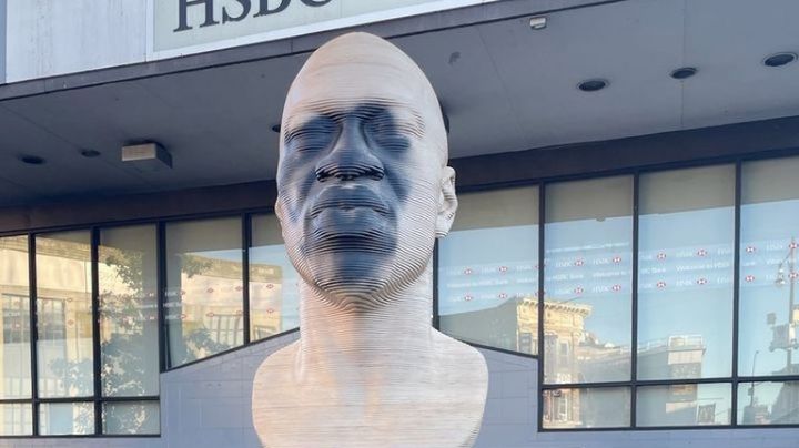 ¿Crimen de odio? Vandalizan estatua en honor a la muerte de George Floyd