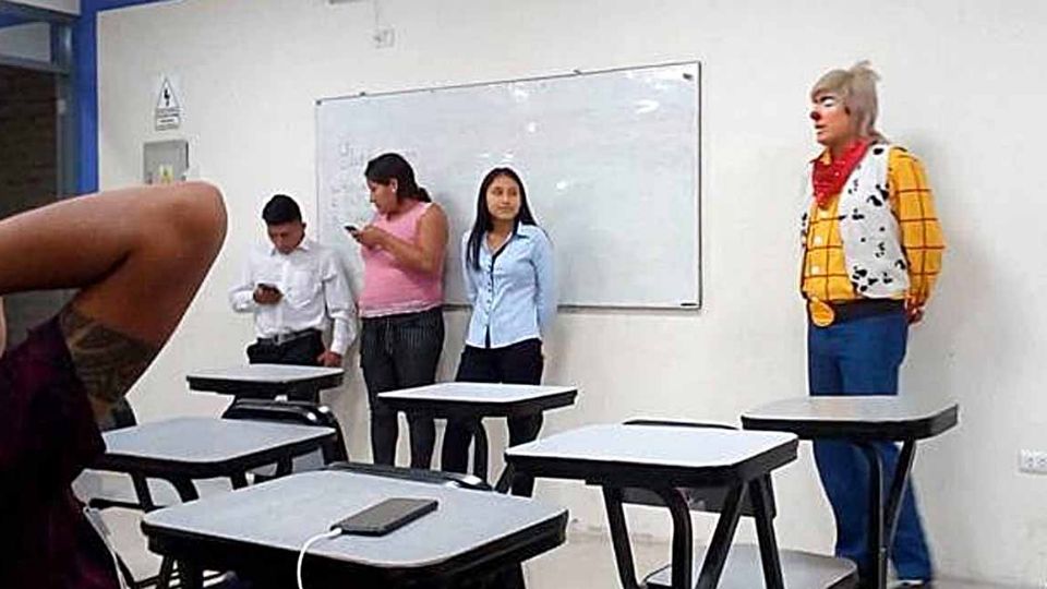 El joven se paga sus estudios de abogado con su profesión de payao