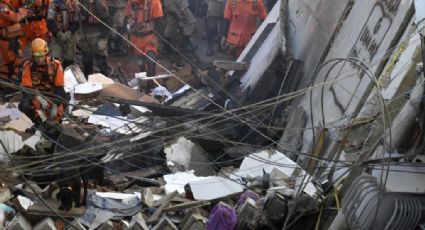Se desploma edificio de 4 pisos y muere una niña en Río de Janeiro, continúa búsqueda de víctimas