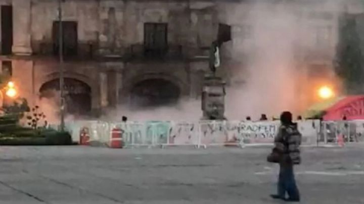 Grupo de feministas prenden fuego a la fachada del Congreso Edomex