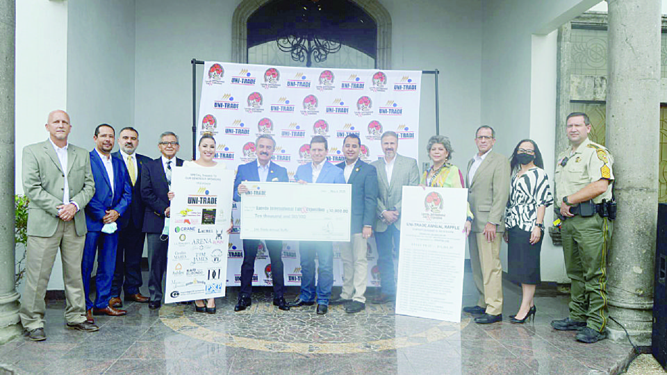 Directivos de LIFE recibieron el donativo de Eduardo A. Garza Robles, CEO de Uni-Trade