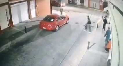 VIDEO: Ladrones le arrebatan perrito a un niño