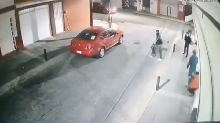 VIDEO: Ladrones le arrebatan perrito a un niño