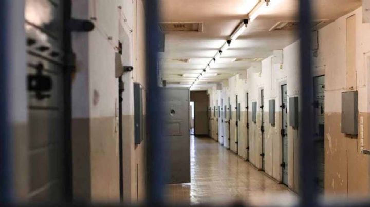 Huyen 4 reos de prisión en Texas; dejan maniquíes en sus camas