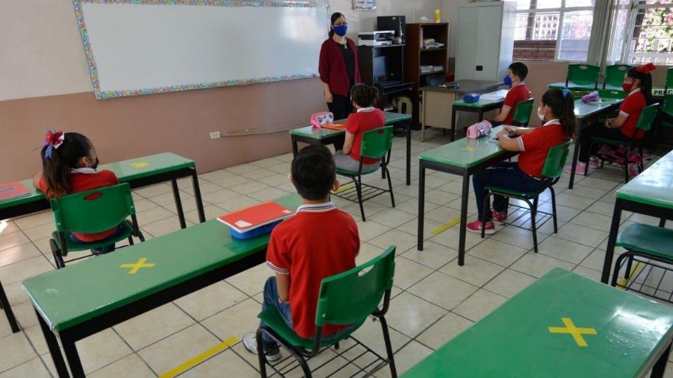 En el ciclo escolar 2020 2021, algunos alumnos regresaron a las aulas.