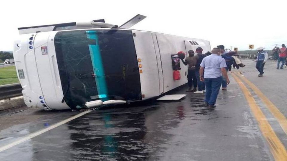 Tras ser dados de alta luego de volcadura no se sabe de ellos.