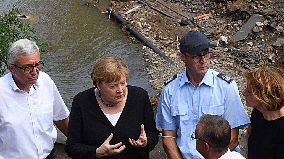 Recorre las zonas afectadas por las inundaciones.