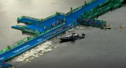 ¡Insólito! Barco interrumpe competencia de Triatlón en Tokio 2020, pudo causar un accidente