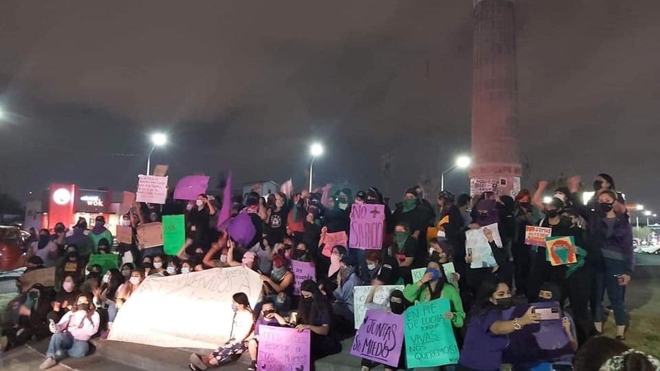 Grupo de feministas protestan contra el acoso y maltrato