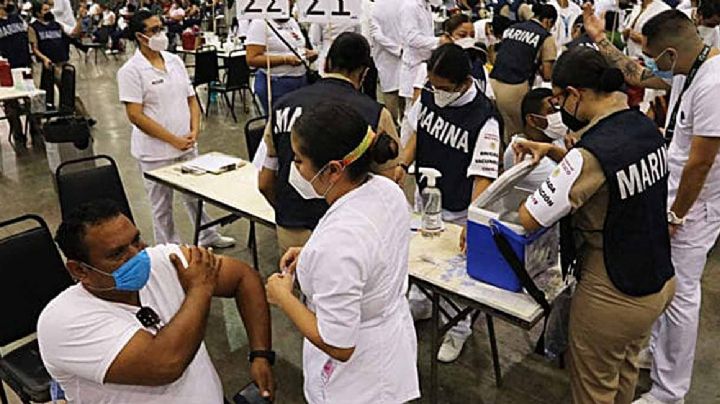 Comienza vacunación de refuerzo covid para maestros en 25 Estados