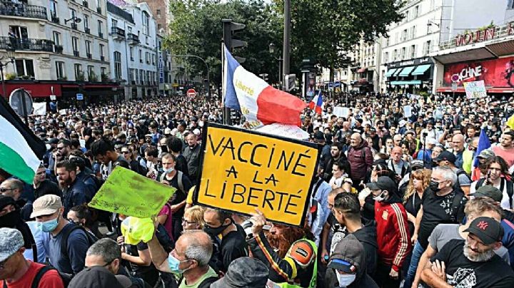 Uso obligatorio de certificado de vacuna covid-19 provoca protestas de miles en Francia