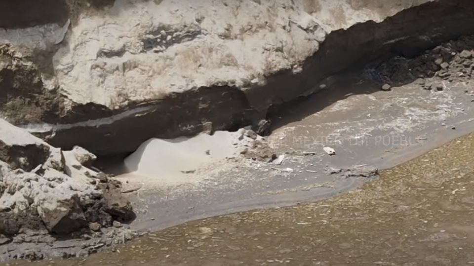 La Conagua afirma que se trata de una disolución natural de rocas calcáreas en el área.