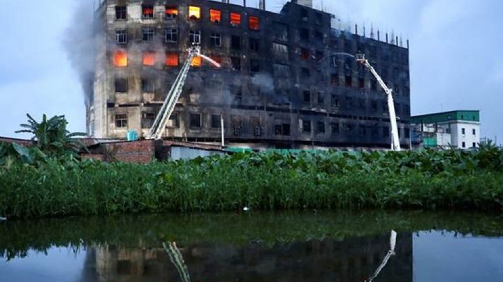 VIDEO: Incendio deja al menos 50 muertos en fábrica en Bangladesh