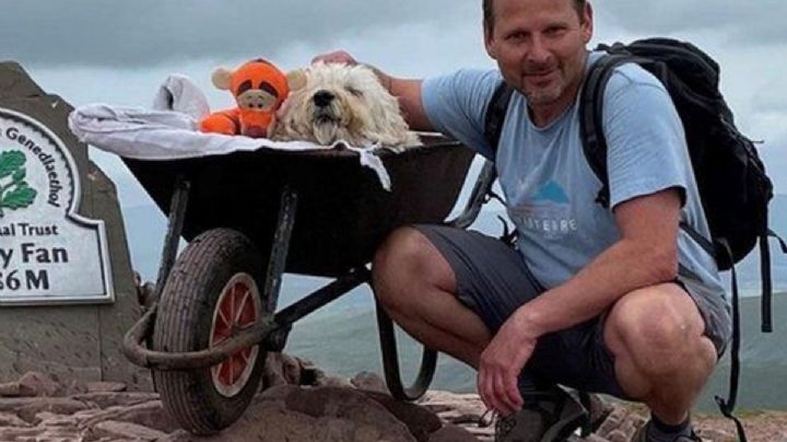 Le da a su perrito con cáncer un último paseo en su montaña favorita
