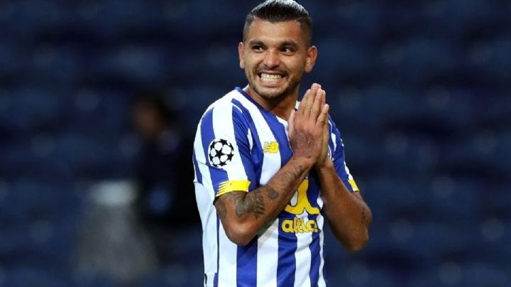 Tecatito Corona cerca de ser nuevo jugador del Sevilla