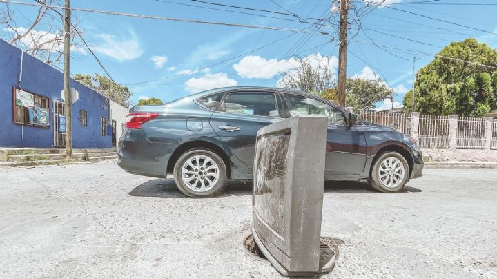 Alertan de baches en Nuevo Laredo hasta con una tele