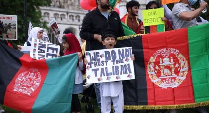 VIDEO: Talibanes disparan contra manifestantes en la ciudad Jalalabad