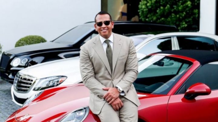 FOTO: El espectacular Porsche rojo que JLO le regresó a su ex