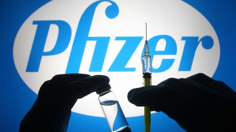 Este lunes la FDA autorizó la vacuna Pfizer-BioNTech para uso general y de adquisición comercial